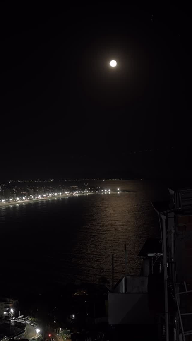 Luar sobre o mar visto do Vidigal